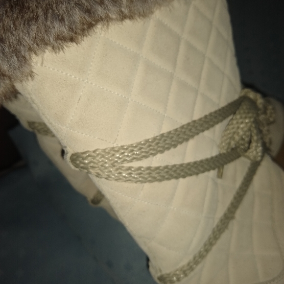 Marc Jacobs cream suede wedge boots. Size 36 - Picture 12 of 12